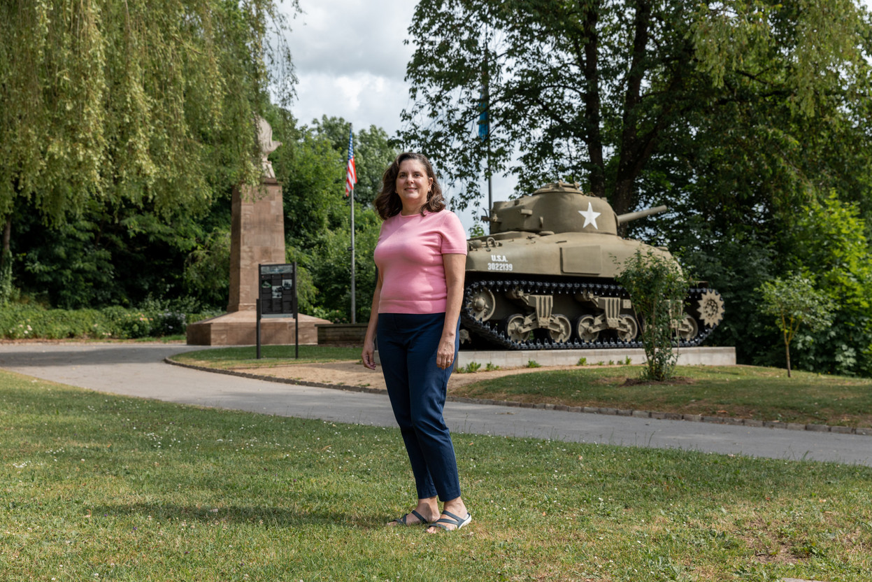 Member of American Women’s Club of Luxembourg since 2018, Brandy Bishop is seen at the Patton monument in Ettelbruck. Photo: Romain Gamba