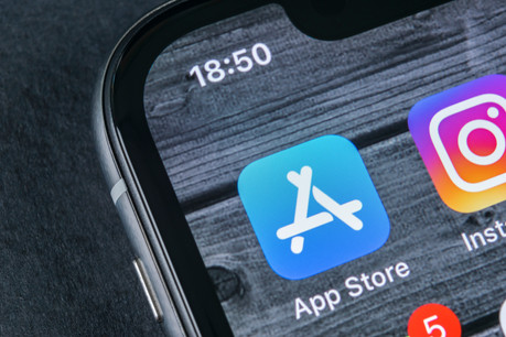 85% des 519 milliards de dollars générés l’an dernier par l’App Store sont revenus à des développeurs externes à Apple. Mais cela pose quand même des problèmes à l’Union européenne. (Photo: Shutterstock)