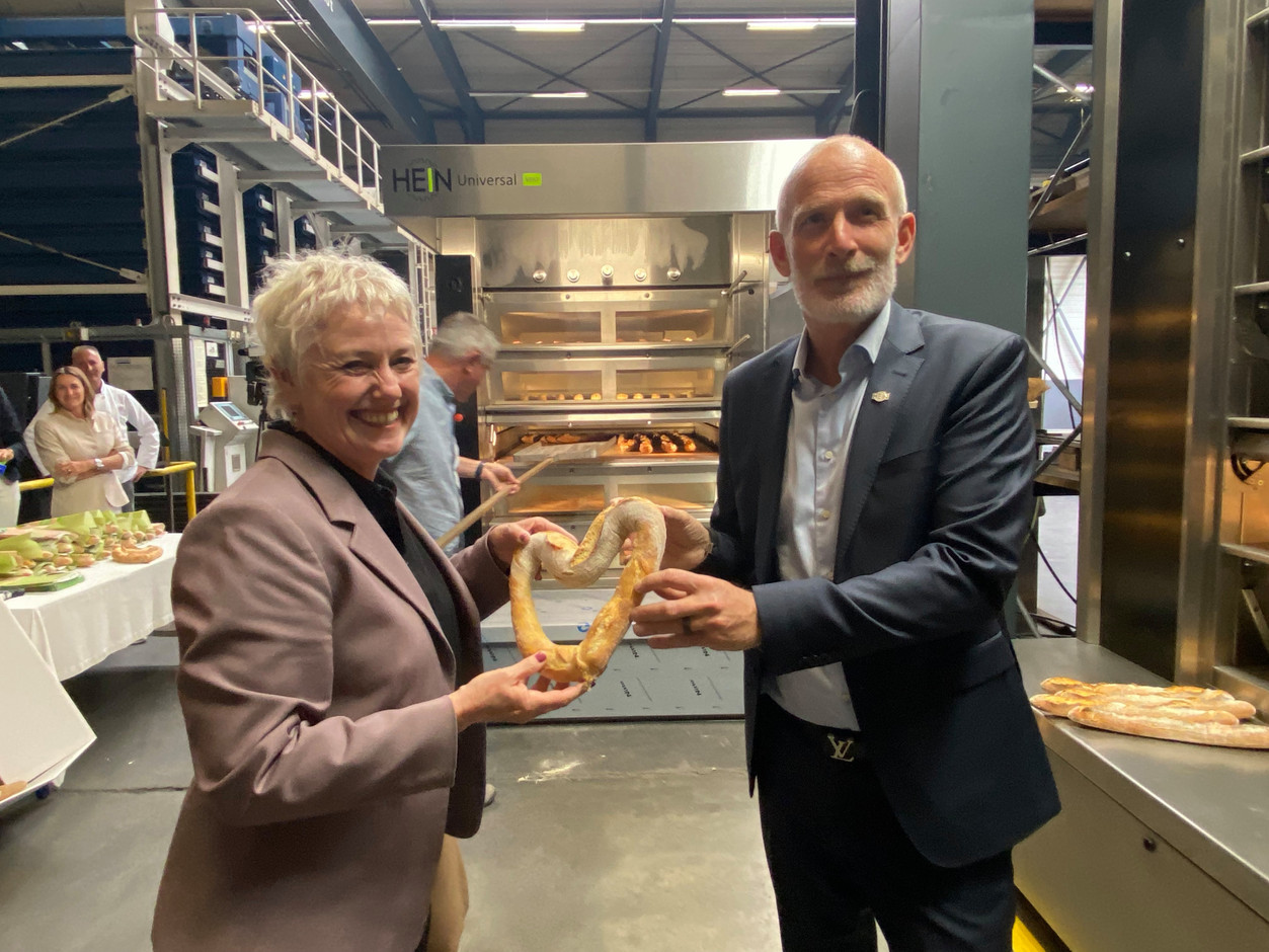 Luxinnovation CEO Sasha Baillie honoured with a heart-shaped baguette. Photo: Maison Moderne