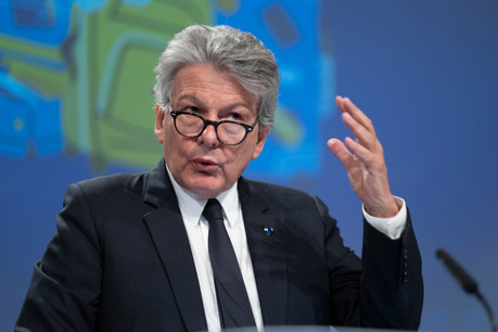 Le commissaire européen au Marché intérieur, Thierry Breton, a fait deux annonces qui évoquent des satellites: la première prévoit une constellation à basse orbite pour délivrer de la 5G; la seconde, un satellite-laboratoire pour les start-up. (Photo: Shutterstock)