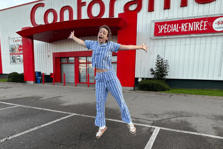 Mélody Funck, influenceuse, a été enfermée chez Conforama Luxembourg dans le cadre d’une campagne réalisée par Brune. (Photo: Mélody Funck)