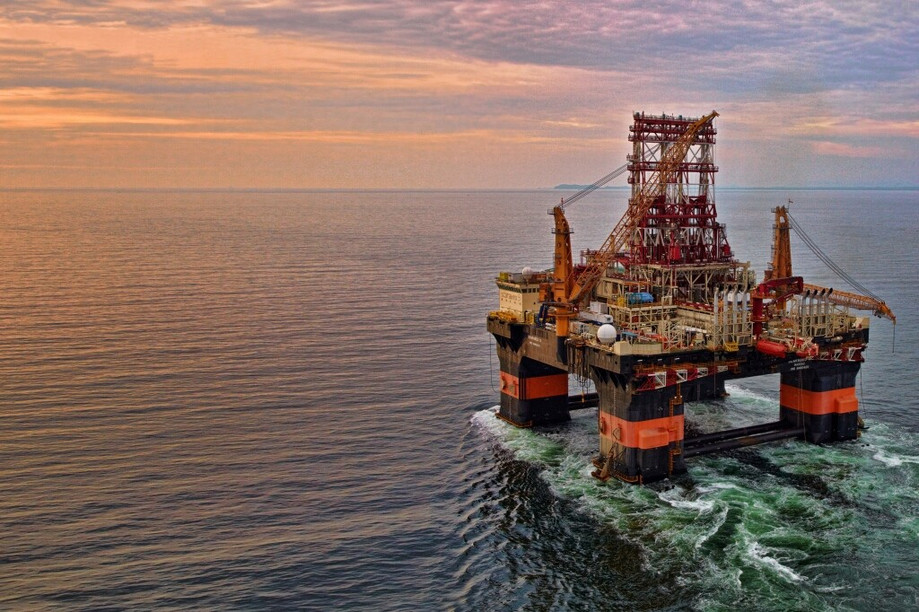Saipem’s Scarabeo 9, one of the vessels used to lay subsea pipelines and cable networks. Brussels believes that, as there are only a few players in the market, the merger could harm competition, whilst Brazil and the United Kingdom have approved the merger. (Photo: Saipem)
