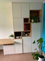 Étagères dans le bureau à domicile rénové de Geeta Rajaraman. ((Photo: Geeta Rajaraman))