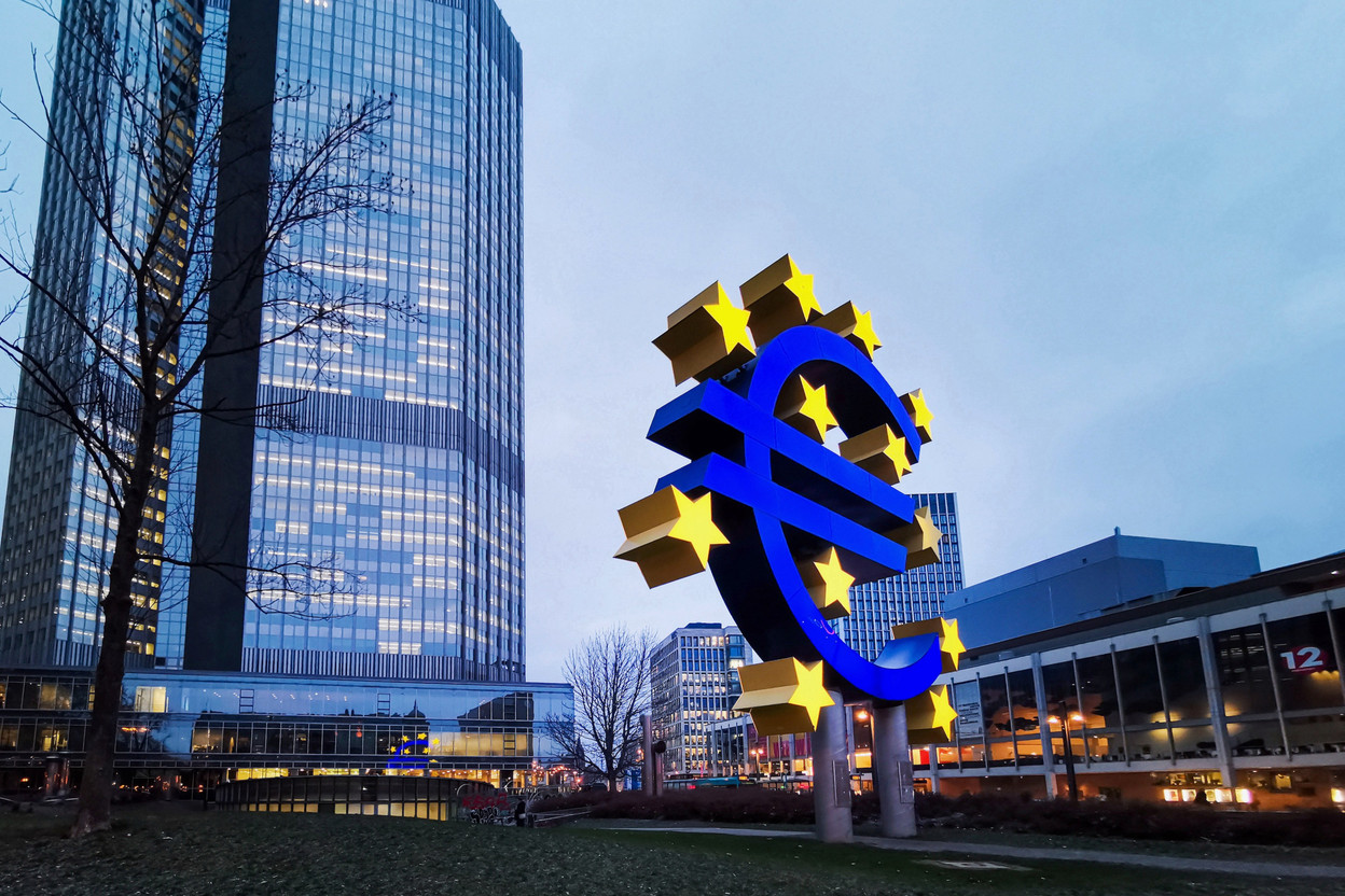 Luxembourg banks envision both short-term and long-term loan requests from businesses to deteriorate substantially in coming months, data from a European Central Bank survey shows. Photo: Shutterstock