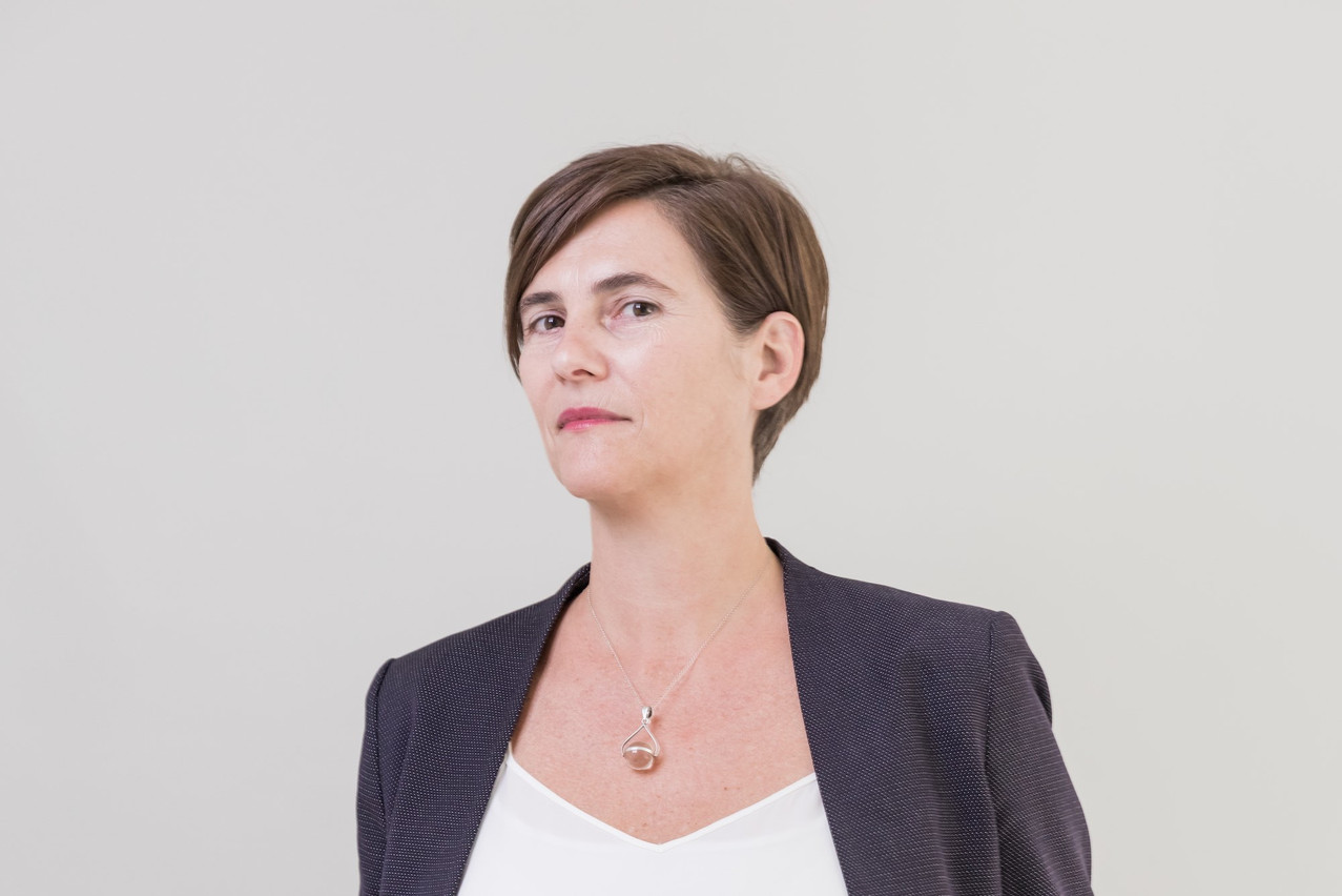 Karine Pacary, directrice générale de Monterey Insight, une société de recherche et de données qui a fourni des chiffres, en exclusivité pour Paperjam, sur la fréquence à laquelle les fonds d’investissement changent de prestataires de services luxembourgeois. (Photo: Jeremie Souteyrat)