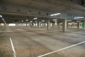 The car park has 110 spaces at the entrance and 275 spaces in a semi-underground area. Cactus