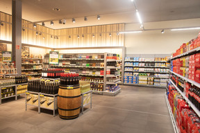 The Drinks department takes up 400m 2 . Matic Zorman/Maison Moderne