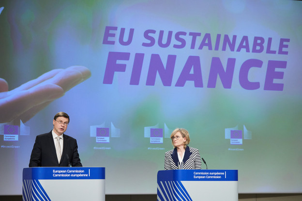 Valdis Dombrovskis et Mairead McGuinness ont détaillé mercredi les trois mesures principales pour que la finance contribue à l’objectif européen d’atteindre la neutralité climatique d’ici à 2050. (Photo: EU/Claudio Centonze)