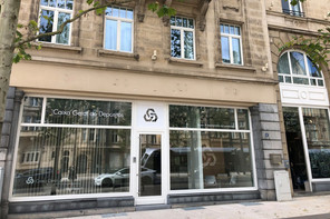 Trois personnes travaillent pour le bureau de représentation de Caixa Geral de Depósitos. (Photo: Paperjam)