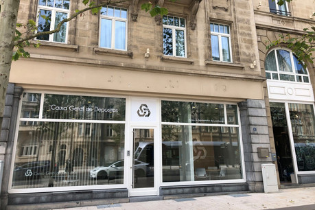 Trois personnes travaillent pour le bureau de représentation de Caixa Geral de Depósitos. (Photo: Paperjam)