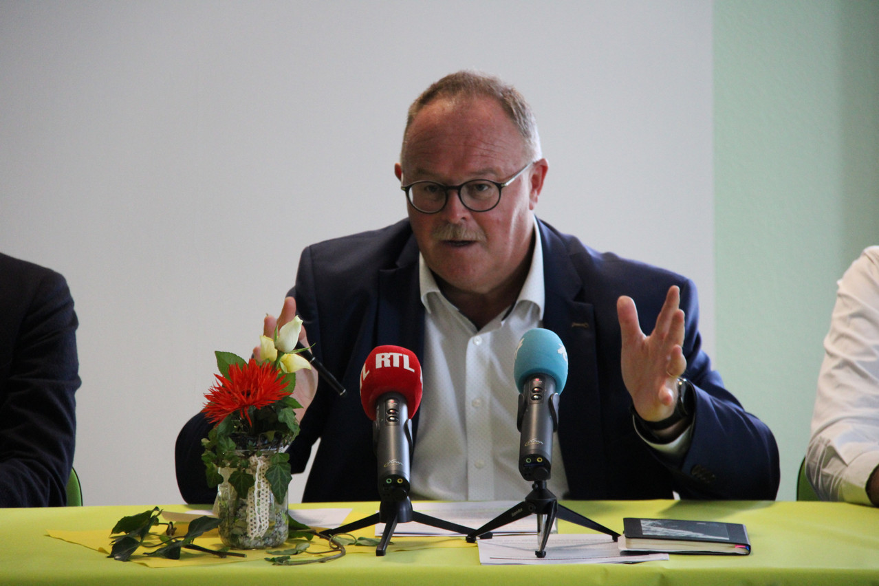 Agriculture minister Romain Schneider pictured during a meeting with farmers to mark the end of the grain harvest Photo: MA