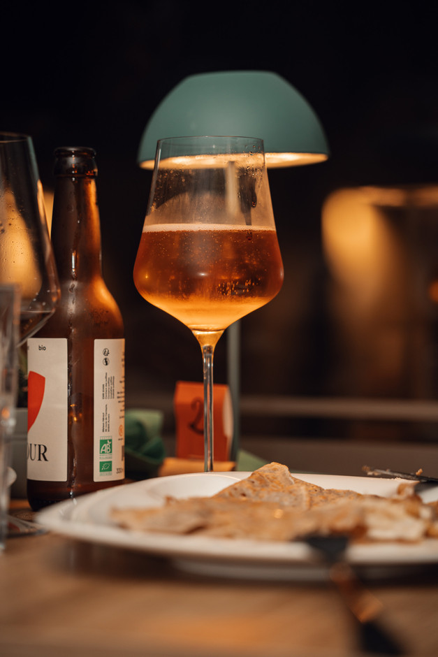 A choice of beverages, including of course cider, is on offer with the crêpe tastings. (Photo: Eilijah Photography)