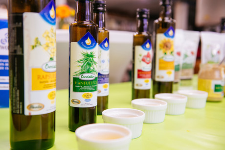Production locale – Cannad’Our propose une gamme de produits de chanvre industriel issu de sa propre culture. Elle compte 3.000 clients. (Photo: Marie De Decker)
