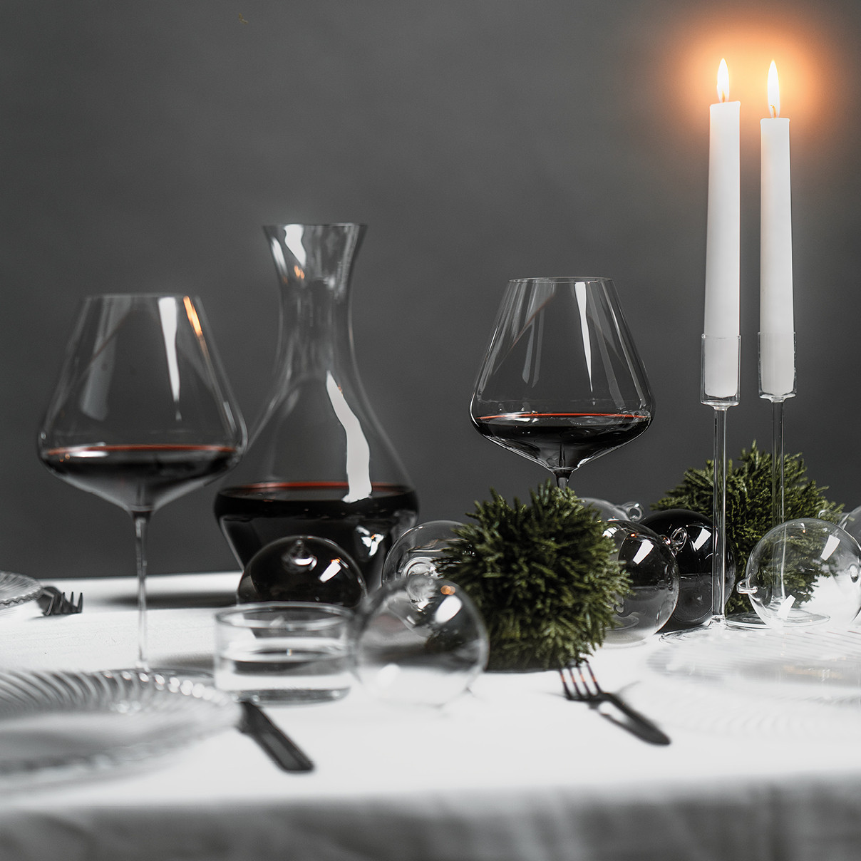 Les bienfaits du carafage. (Wengler Châteaux & Domaines)