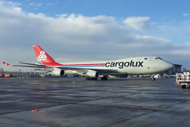 Le transporteur a déjà acheminé des masques aux quatre coins du globe. Place, à l’avenir, au transport du vaccin. (Photo: Cargolux)