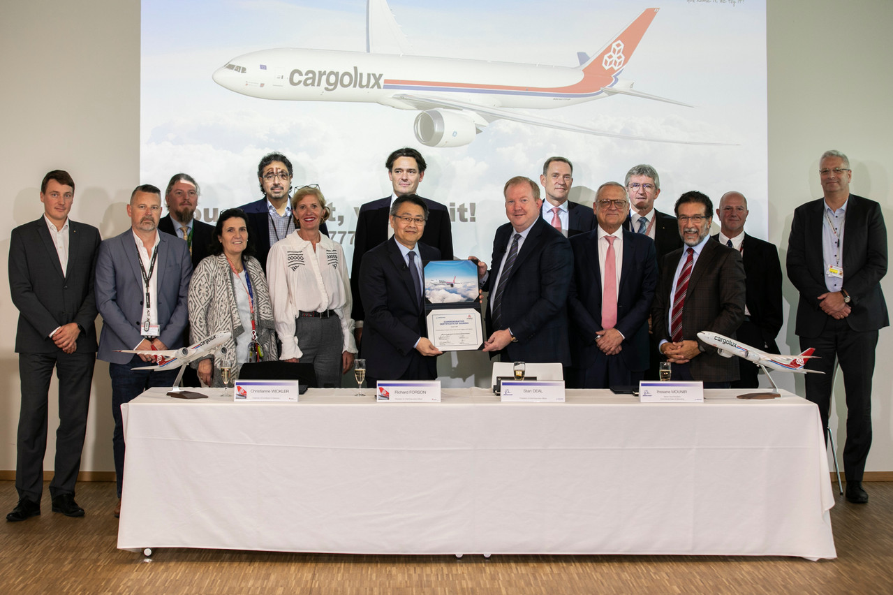 La commande signée mercredi 12 octobre porte sur 10 appareils avec une option pour six avions supplémentaires, indique Cargolux.  (Photo: Studion Photography) 