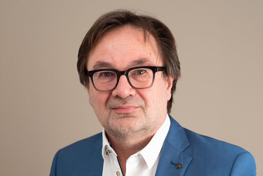 Carlo Blum, currently deputy director of the National Library of Luxembourg (BnL), has been appointed acting director of the CNA for the period from 1 May to 31 October. Photo: BnL/Paperjam with AI