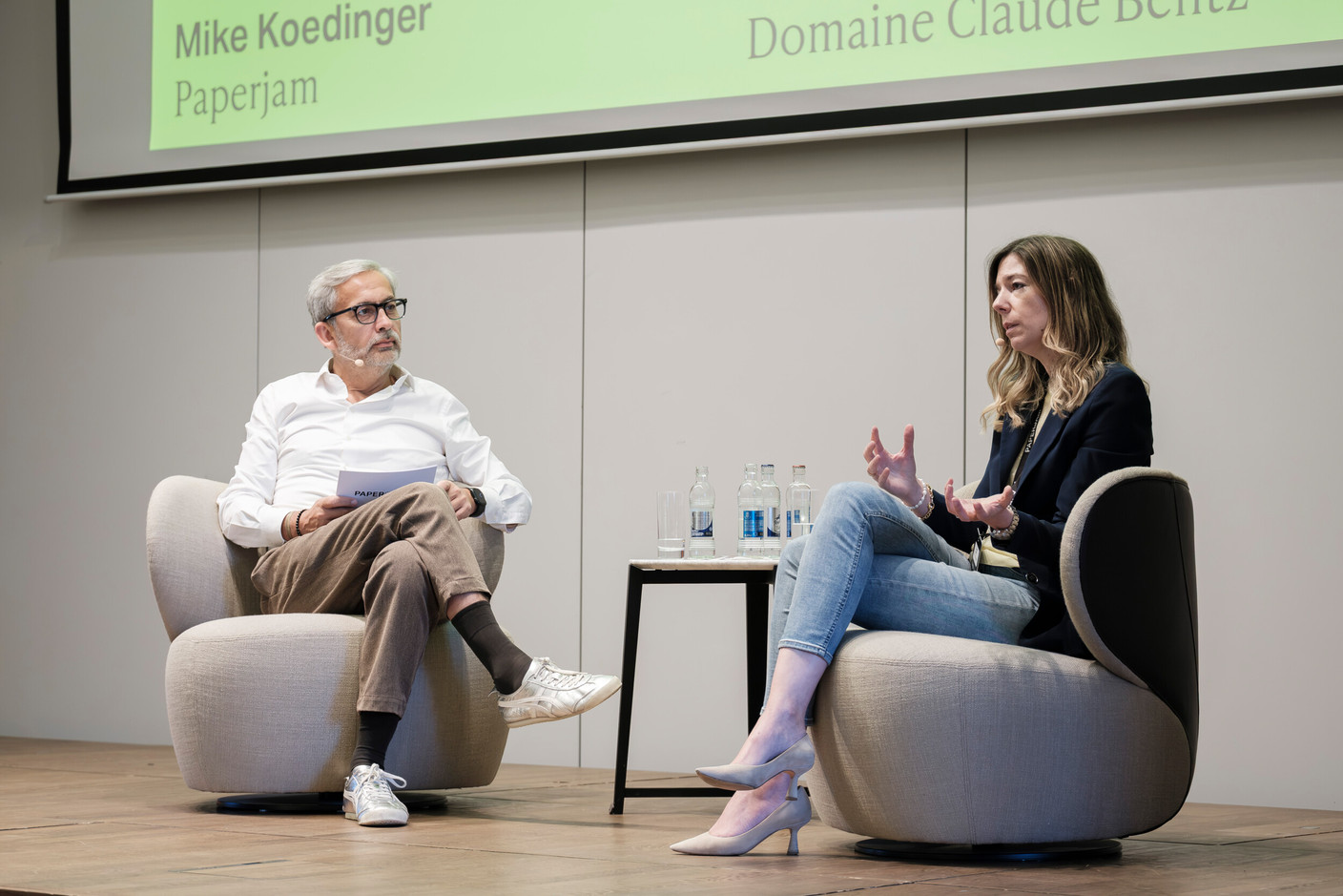 Mike Koedinger (Paperjam) and Carole Bentz (Domaine Claude Bentz). (Photo: Jan Hanrion/Paperjam)