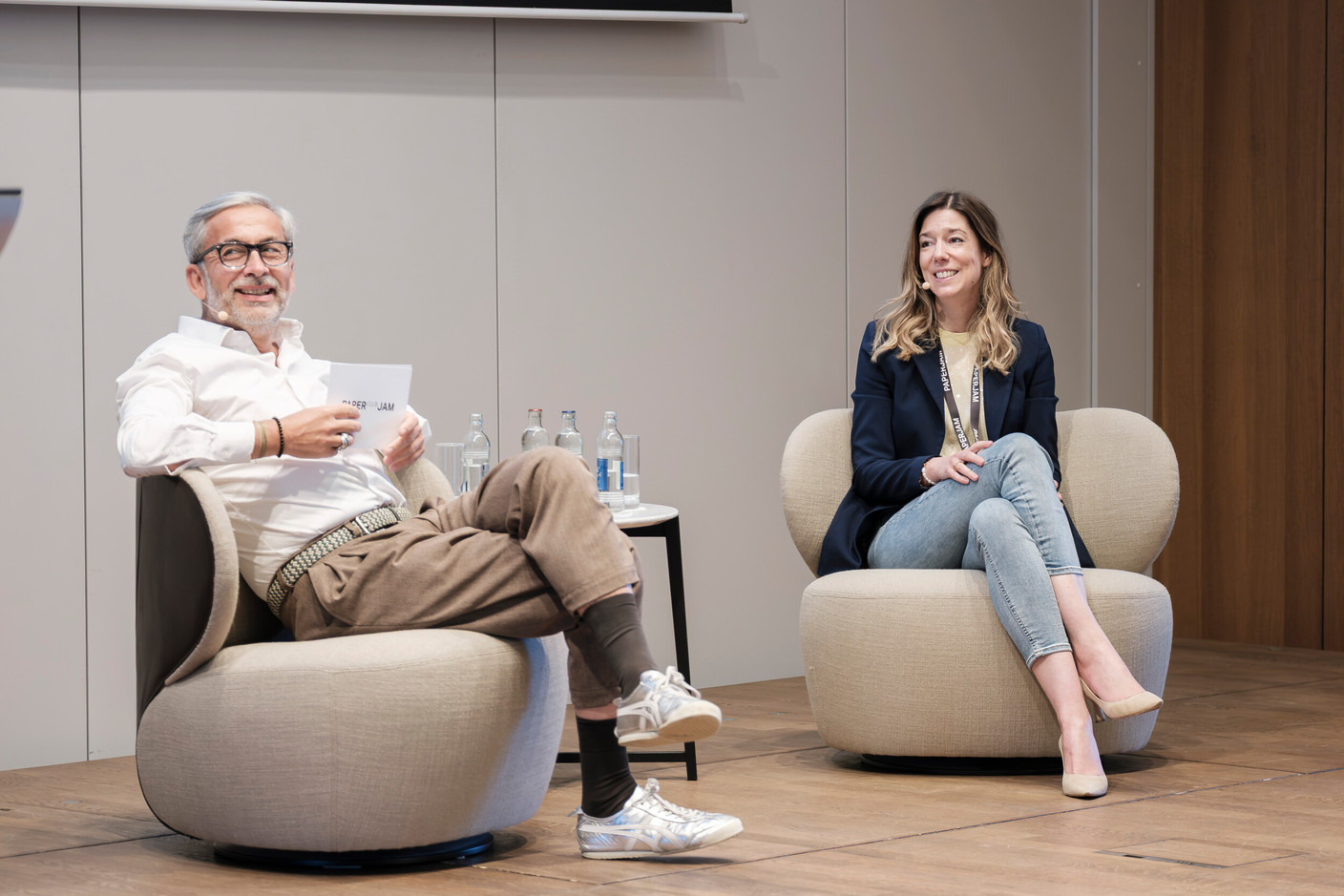 Mike Koedinger (Paperjam) and Carole Bentz (Domaine Claude Bentz). (Photo: Jan Hanrion/Paperjam)