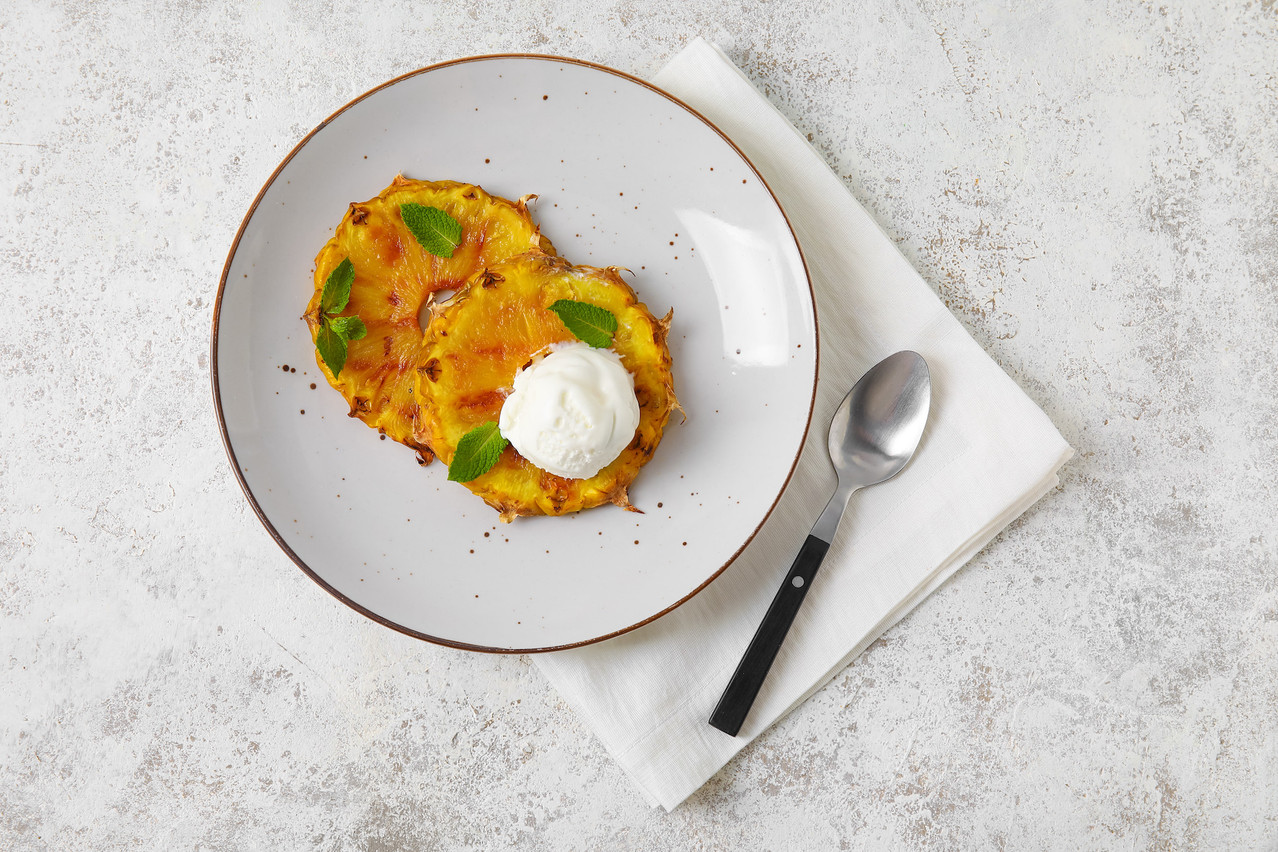 Le carpaccio d’ananas, un dessert fruité pour faire le plein de vitamines! (Photo: Shutterstock)