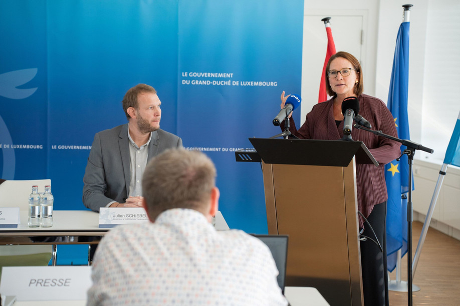 “The aim is to focus on areas where we can offer credible alternatives to the car,” explains Julien Schiebel of the Digital Observatory of Mobility, pictured here to the left of the Minister of Mobility and Public Works, Yuriko Backes. (Photo: MMTP)
