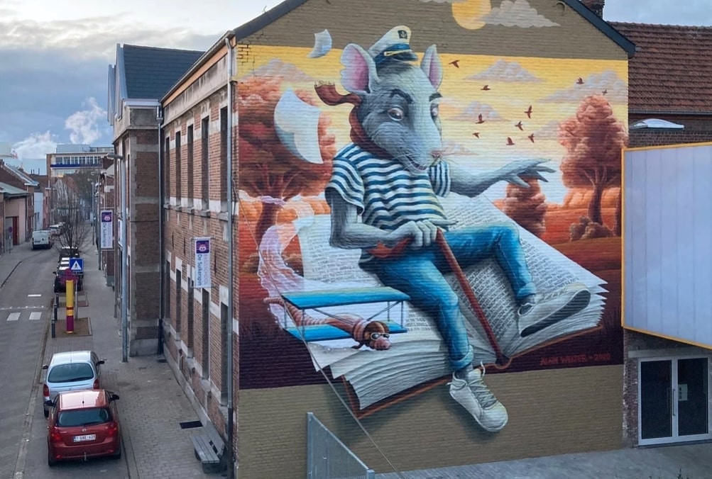  The “reading rat” and his bookworm sidekick can be found taking a literary adventure on an elementary school in Belgium. Photo: Alain Welter website