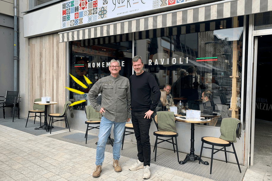 Sébastien Sarra (right) honours the name and know-how of his "padre" Gabriele (left) in his new ravioli mecca, a few steps away from the Brasserie Guillaume.  (Photo: Maison Moderne)