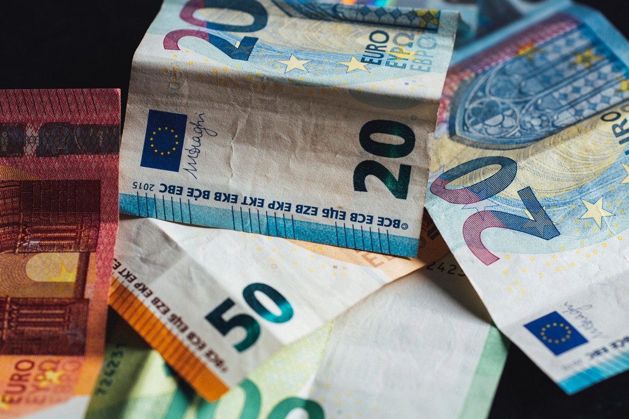 Health restrictions during the pandemic boosted digital payments, but did not kill cash. Photo credit: Markus Spiske/Unsplash