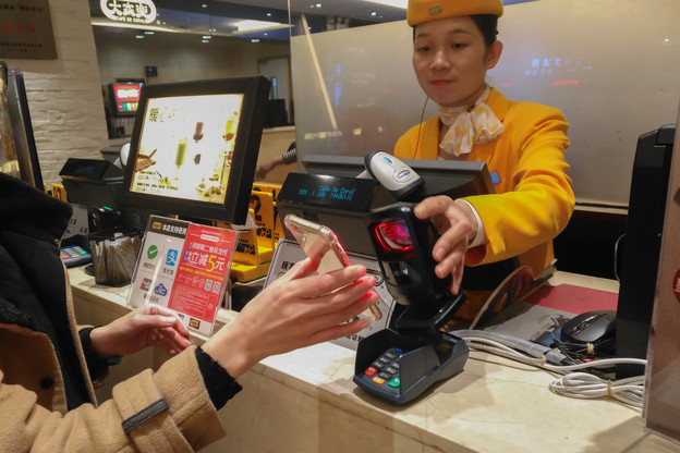 Les applications Alipay et WeChat Pay sont omniprésentes sur le marché chinois. (Photo: Shutterstock)
