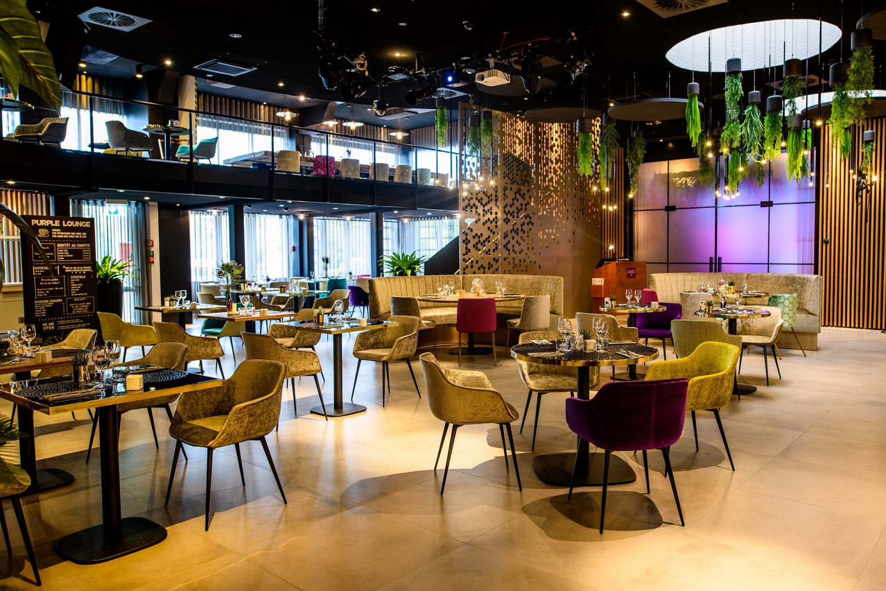 Le restaurant Purple Lounge a été entièrement repensé par la décoratrice et architecte d’intérieur Isabelle Armand. (Photo: Casino 2000)