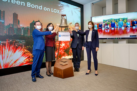 La cérémonie virtuelle «Ring the Bell» s’est tenue en présence de Liu Jiang, CEO de China Construction Bank (Europe), Yang Xiaorong, ambassadrice de Chine, Claude Marx, directeur général de la CSSF et Julie Becker, CEO de la Bourse de Luxembourg (de gauche à droite). (Photo: Luxembourg Stock Exchange)