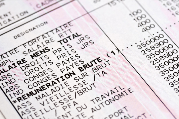 Le crédit d’impôt énergie arrivera automatiquement sur la fiche de paie et le compte des employés concernés, en une fois, avec leur salaire. (Photo: Shutterstock)