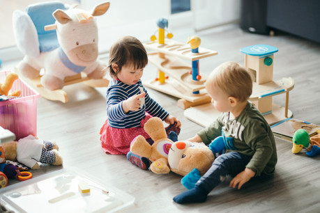 Les enfants devront rester dans le même groupe avec le même éducateur pour éviter les risques de propagation du Covid-19. (Photo: Shutterstock)
