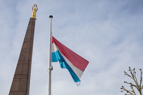Les drapeaux seront en berne jusqu'au terme du deuil national. (Photo: Matic Zorman)