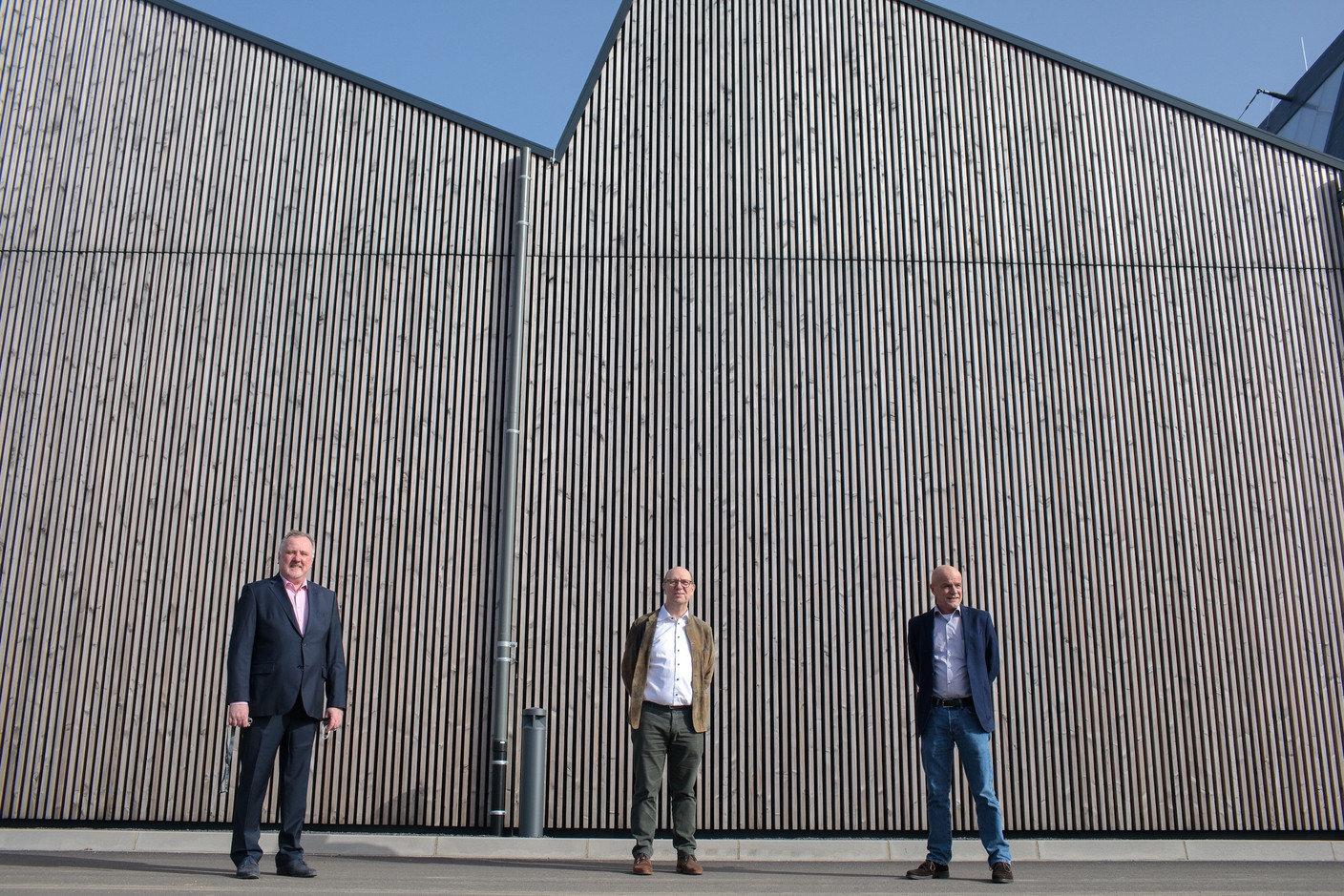 Marc Ant, Jean-Claude Wauters et Marc Herckes se félicitent d’un bâtiment montrant de quoi sont capables les entreprises artisanales luxembourgeoises. (Photo: Matic Zorman/Maison Moderne)