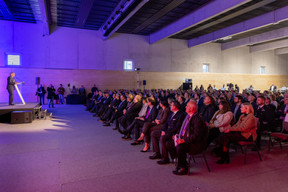 Une vaste assemblée était présente pour les discours inauguraux. (Photo: Romain Gamba/Maison Moderne)
