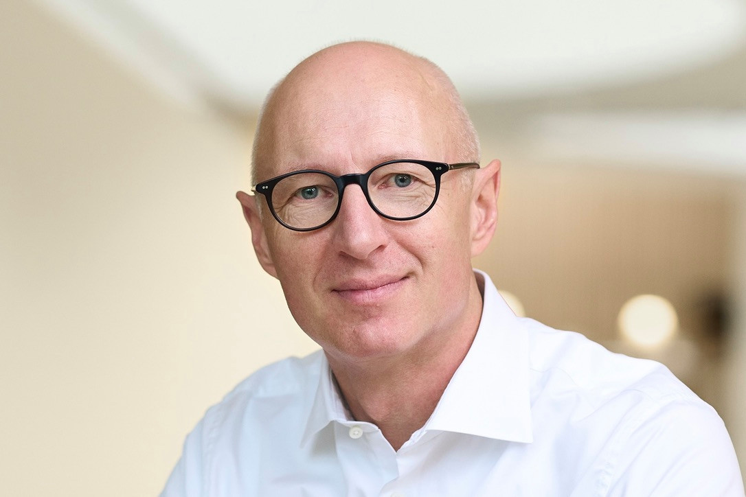 «Dans un monde de guerres et de tensions géopolitiques, nous sommes une entreprise pharmaceutique et nous nous tenons du côté du patient», a déclaré Lars Fruergaard Jørgensen, CEO de Novo Nordisk. (Photo: Novo Nordisk)