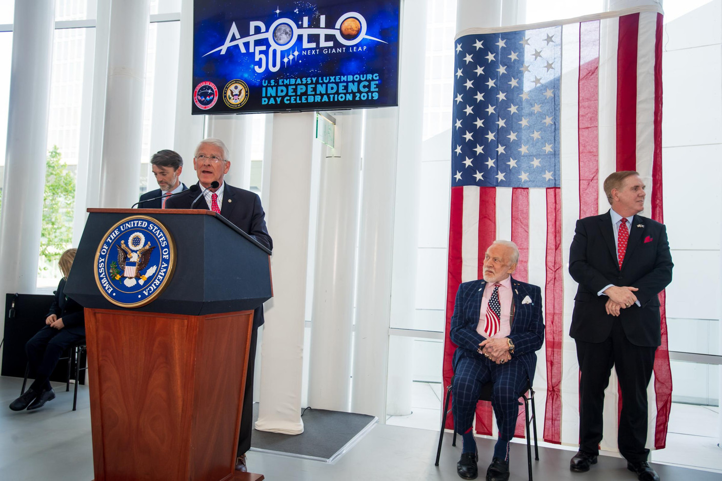 À droite, Buzz Aldrin, et Randolph Evans (ambassadeur des États-Unis au Luxembourg). (Photo: Nader Ghavami)