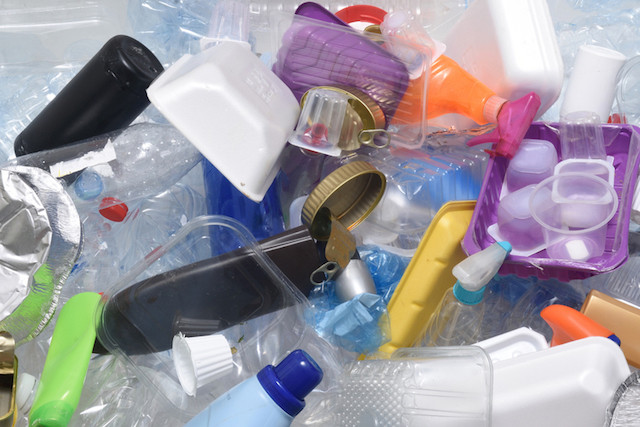 Le plastique se recycle bien, mais ce n’est pas toujours le cas des produits de substitution. (Photo: Shutterstock)