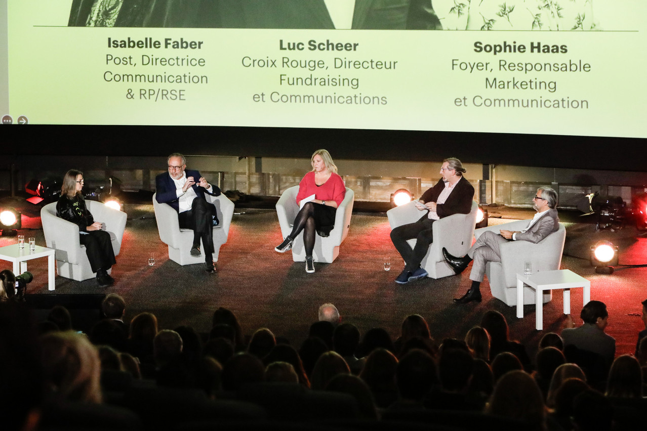 The “MMMediashow 2024” included a roundtable discussion with marketing and communications professionals who discussed the challenges and trends facing the sector in the coming year, 25 October 2023. Pictured: Isabelle Faber of Post Group, Luc Scheer of the Luxembourg Red Cross, Sophie Haas of Foyer Group, André Hesse of Markcom and Mike Koedinger of Maison Moderne. Photo: Marie Russillo/Maison Moderne
