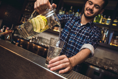 De l’eau du robinet proposée au restaurant ou au café, cela existe déjà dans plusieurs pays européens. (Photo: Shutterstock)