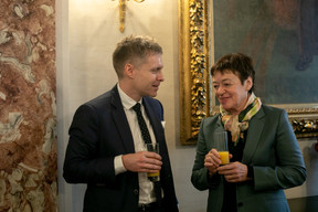 Étaient notamment présents le secrétaire général de la Chambre des députés Laurent Scheeck, ici aux côtés de Josée Lorsché (déi Gréng). (Photo: Matic Zorman)