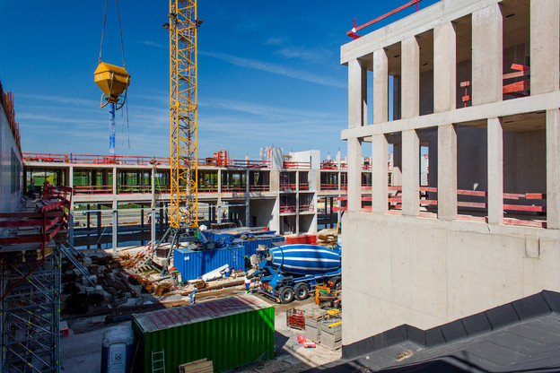 Les entreprises de construction auraient souhaité travailler en continu cet été pour compenser les pertes du printemps. (Photo: Matic Zorman / archives / Maison Moderne)