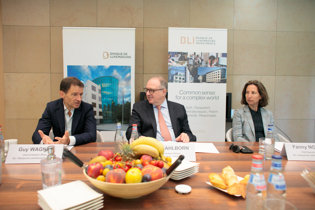 Pierre Ahlborn, managing director of Banque de Luxembourg (middle) announced on Friday that that Fanny Nosetti (right) will succeed Guy Wagner (left) as head of Banque de Luxembourg Investments (BLI). Wagner is moving to a full-time role as chief investment officer. They are seen during a press conference on 1 September 2022. Photo: Matic Zorman/Maison Moderne