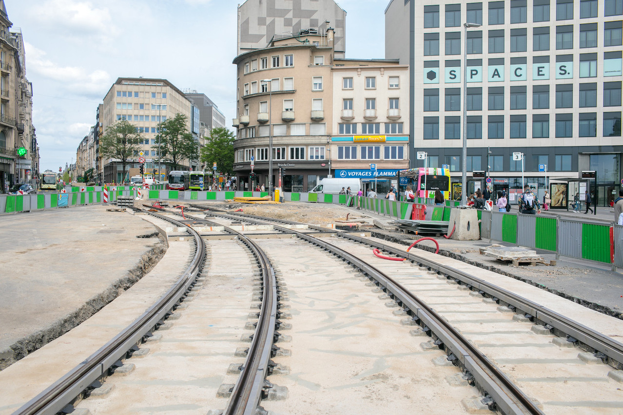 A l’exception des week-end, le chantier du tram dans le quartier de la gare se poursuivra toutes les nuits. (Photo: Matic Zorman / Maison Moderne)