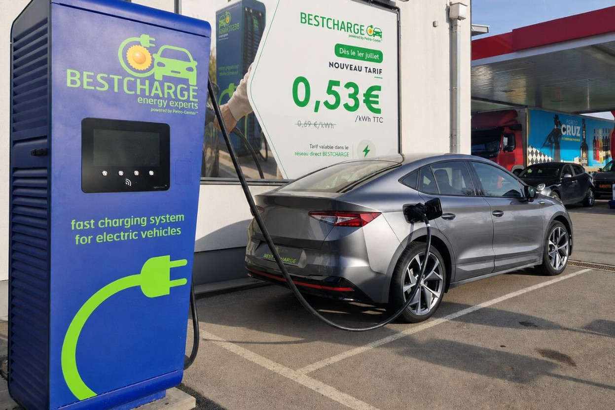 Fast charging at a Bestcharge charging point. Photo: Petro-Center S.A.