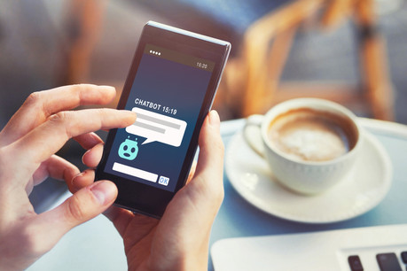 Par le biais d'un service de conversations automatisées, le chatbot est un robot logiciel pouvant dialoguer avec un individu ou consommateur. (Photo: Shutterstock)