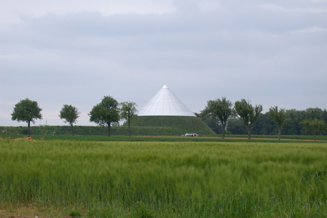  Le château d’eau s’intègre étonnamment bien dans le paysage.           (Photo: DR)