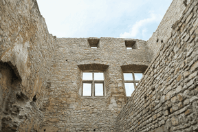 Certains murs remontent au 14e siècle. (Photo: Boshua)