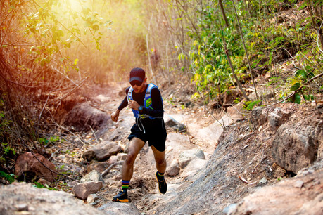 Courir en pleine nature exige souvent des chaussures différentes de celles de route. (Photo: Shutterstock)